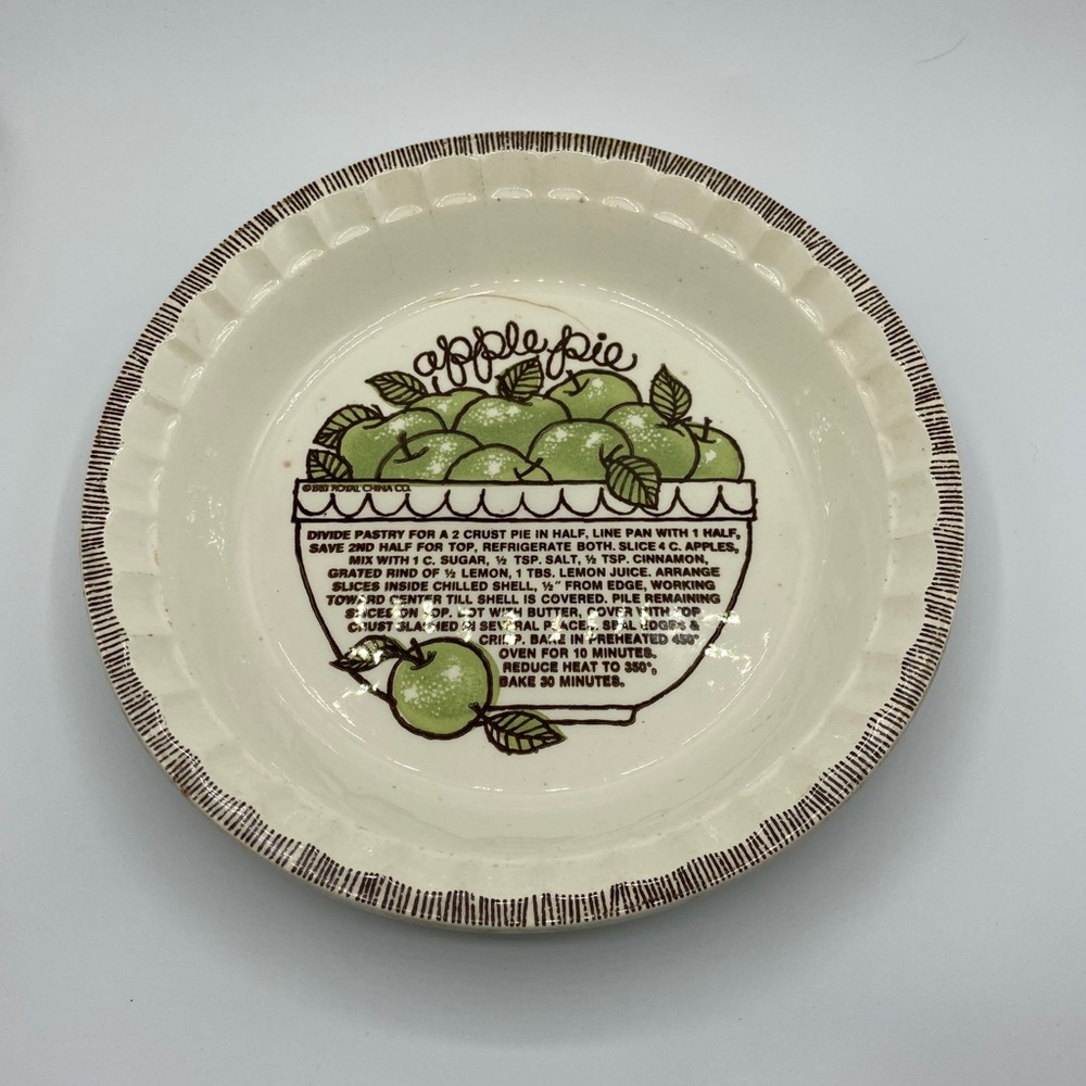 Vintage Royal China Country Harvest 11" Pie Dish